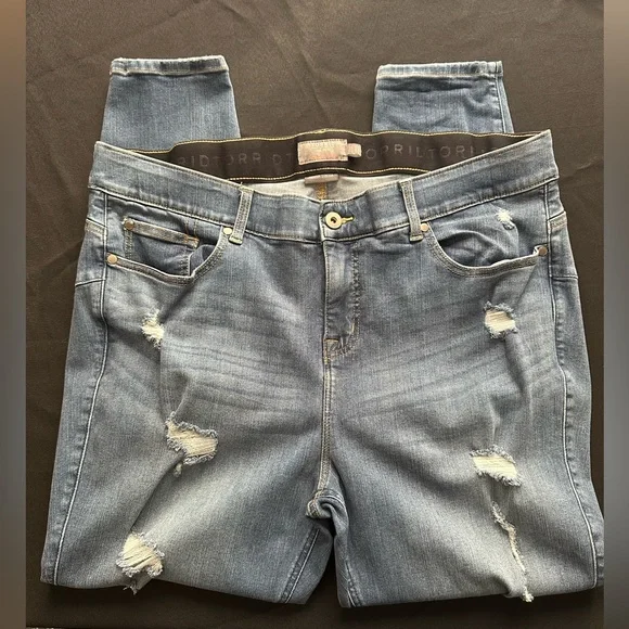 Torrid bombshell skinny jeans! - Picture 5 of 13